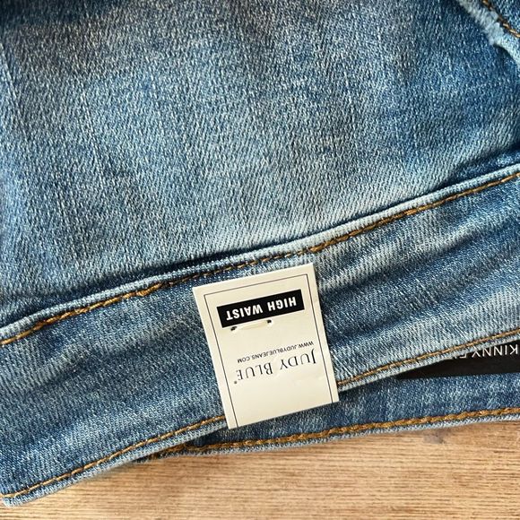 NWT Judy Blue Distressed Embroidered Pocket Skinny Jeans Size 20 W - Picture 5 of 8